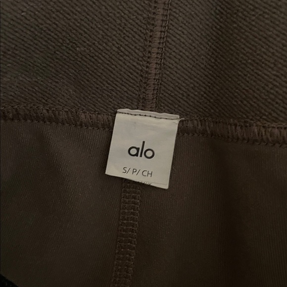 Alo Airbrush High-Waist Heart Throb Legging - Picture 6 of 6